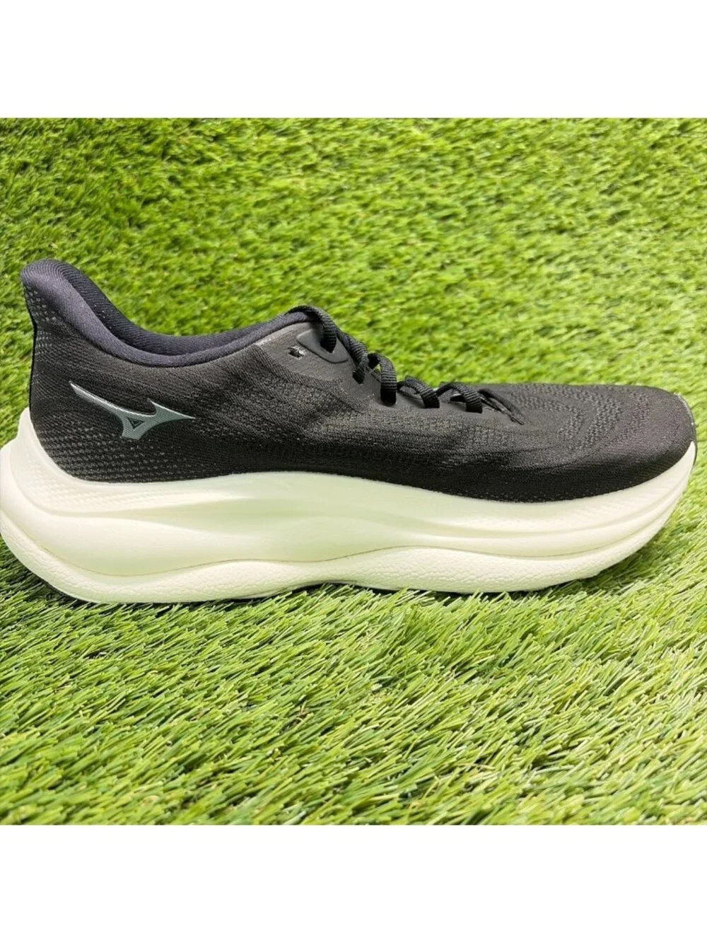 Mizuno Wave Sky 9 Womens Size 9 Black White Athletic Running Shoes Sneakers